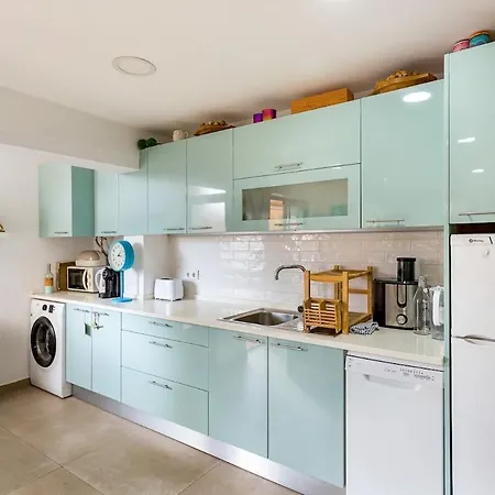 The Happy Terrace - Center *