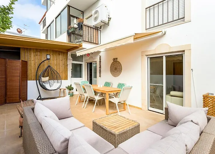 The Happy Terrace - Center