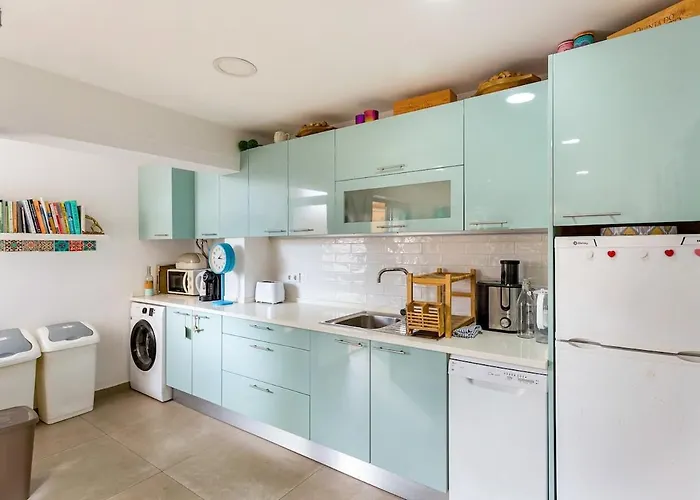 The Happy Terrace - Center *