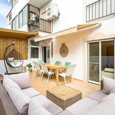 The Happy Terrace - Center